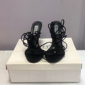 Brand: Steve Madden. Size 8.5. Color: Level Black Nubuck